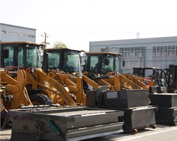 河南無(wú)塵清掃機(jī)教你做選擇選購(gòu)掃地車